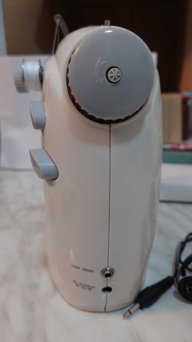 Mini masina de cusut