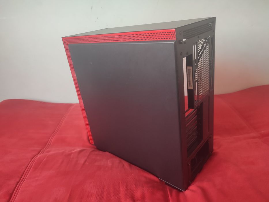 Carcasa NZXT H700B