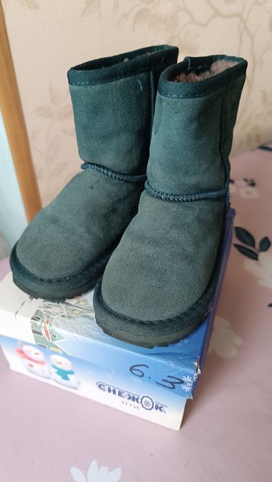 Продам детские угги