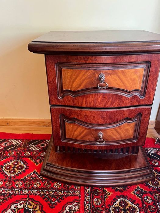 Спални гарнитур сотилади