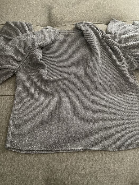 Bluza dama H&M cu manecute foarte interesante