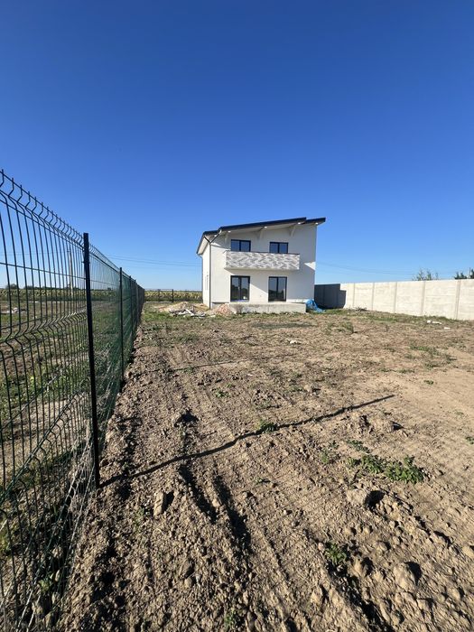 Casa semifinisata 120mp utili / teren 700mp ingradit / Persoana Fizica