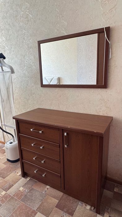 Комод с зеркалом