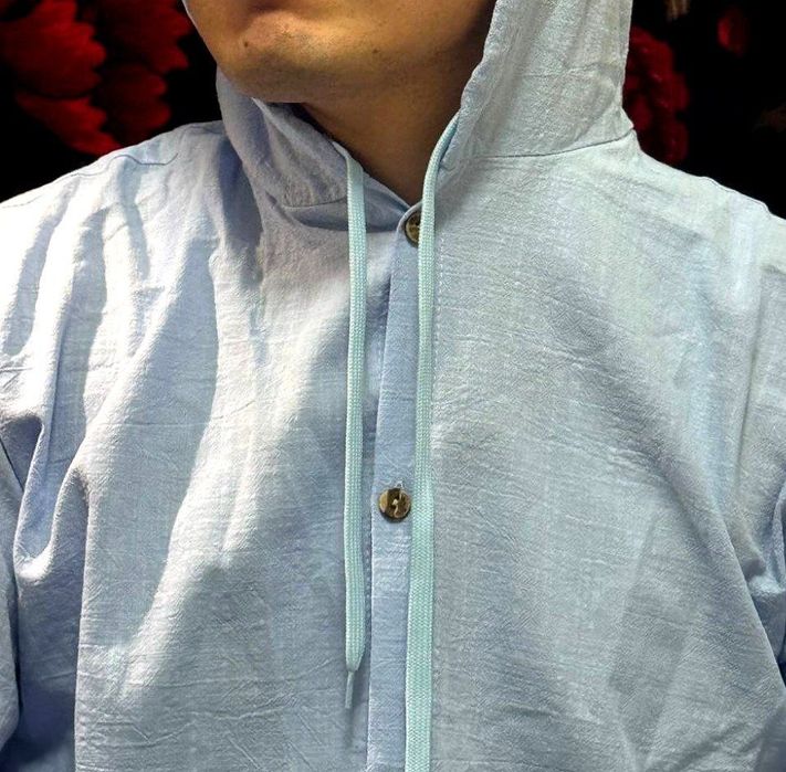 Белая рубашка с капюшоном дышащий леон мотиря