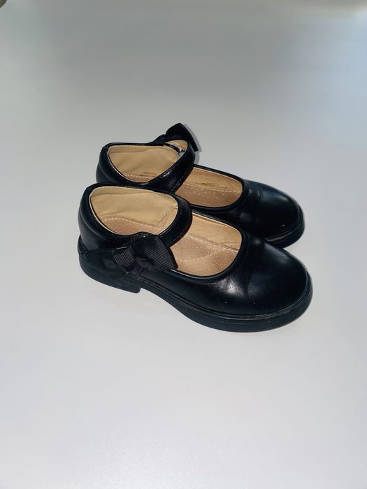 Продам туфли на девочку.