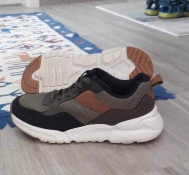 Adidasi marime 35