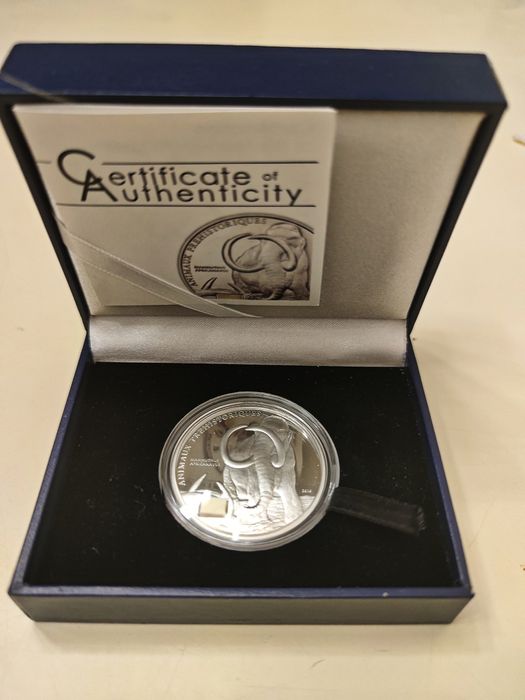 Разные серебряные монеты. Детали в описании.