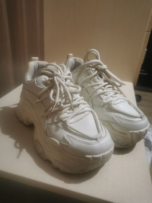 Кроссовки на девочку