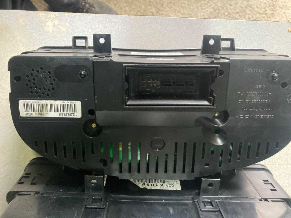 Табло с уреди километраж скоростомер голф 5 дизел халф фис