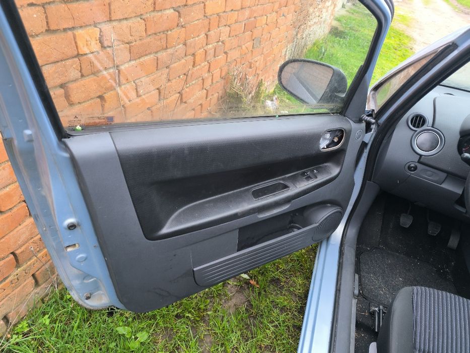 На части Mitsubishi Colt