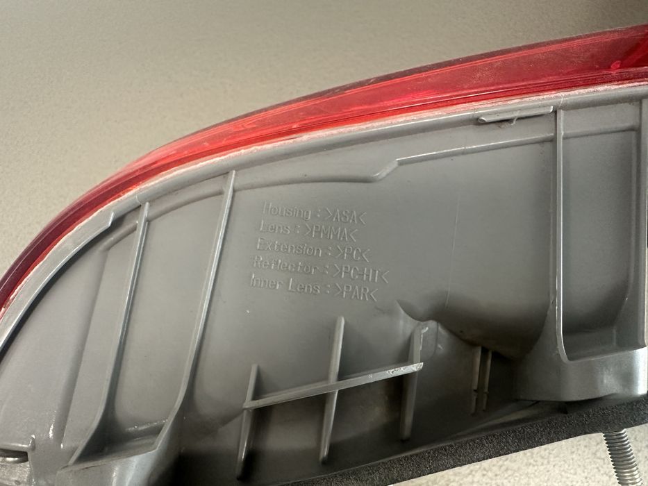 Фонарь задний Тойота королла 2013