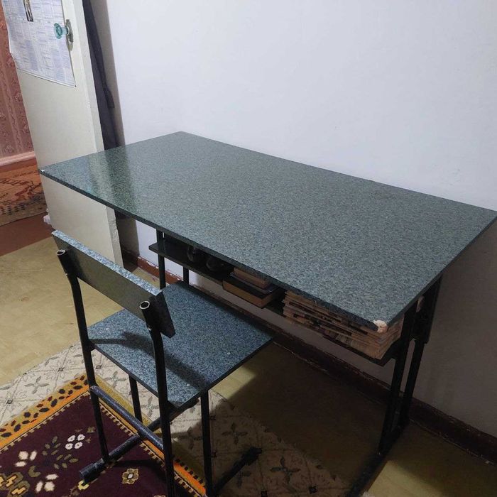 Продается парта и стул