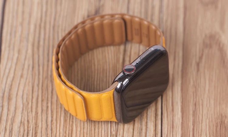 Кожена каишка с магнитно закопчаване за Apple Watch ULTRA/SE/10/9/8/7