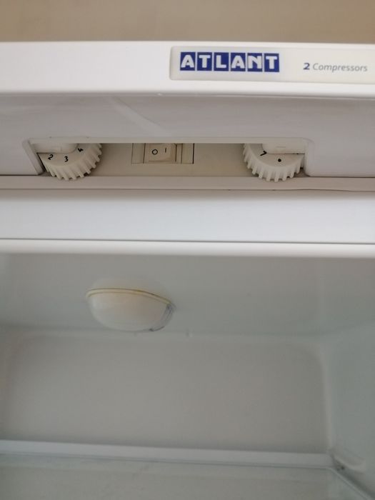 Продам Холодильник Атлант