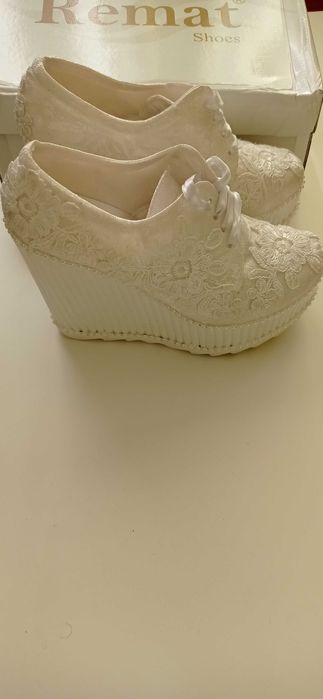 Дамски луксозни обувки на висока платформа REMAT