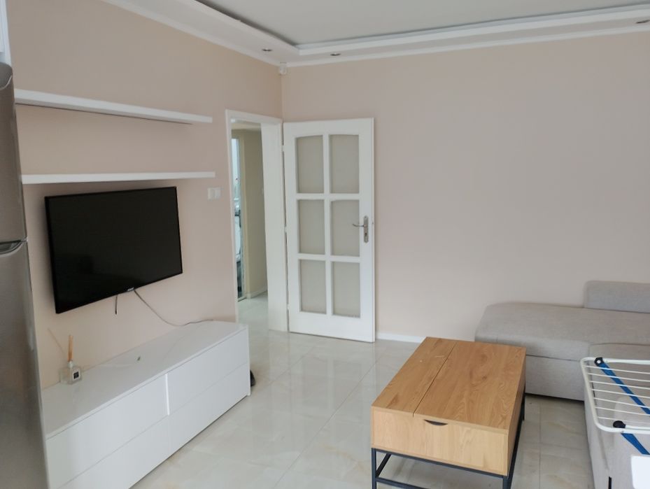 Предлага се тристаен просторен апартамент в кв.