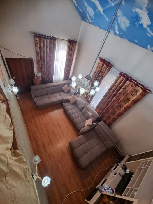 Продаю диван с подушками