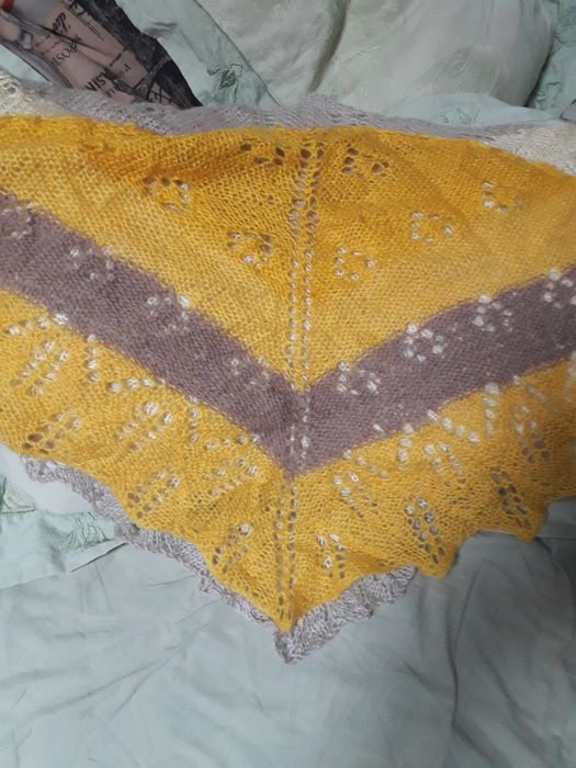 Продам шаль вязаная