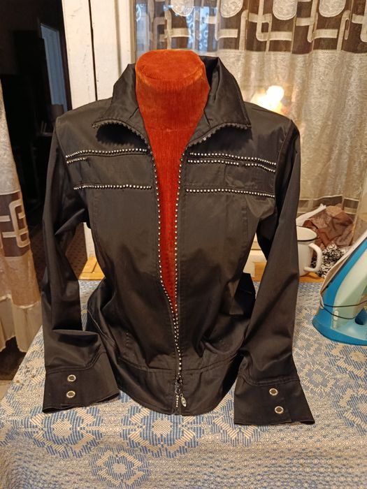 Пиджаки,чёрное и коасное