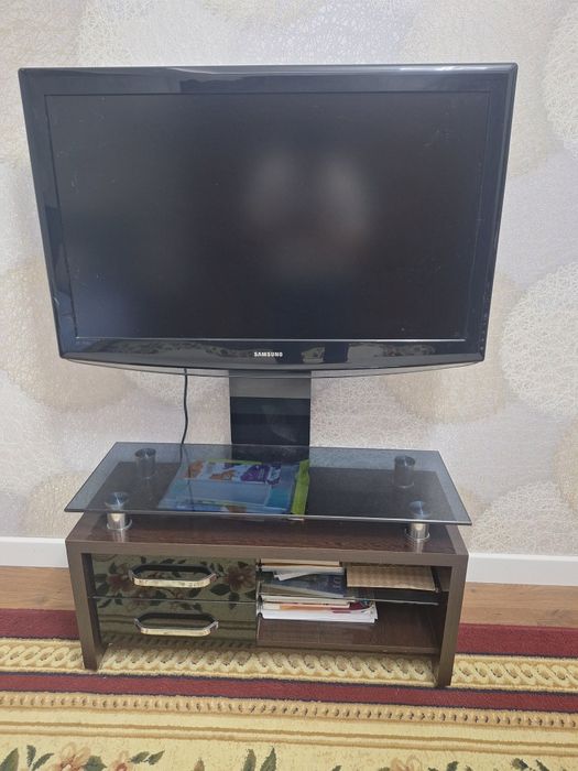 Samsung televizor sotiladi podstavkasi bilan ishli yahshi sostayaniyad