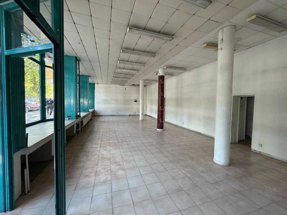 Дава се под наем Магазин в Шумен, Томбул джамия - 139 кв.м за 960 € - Снимка #2