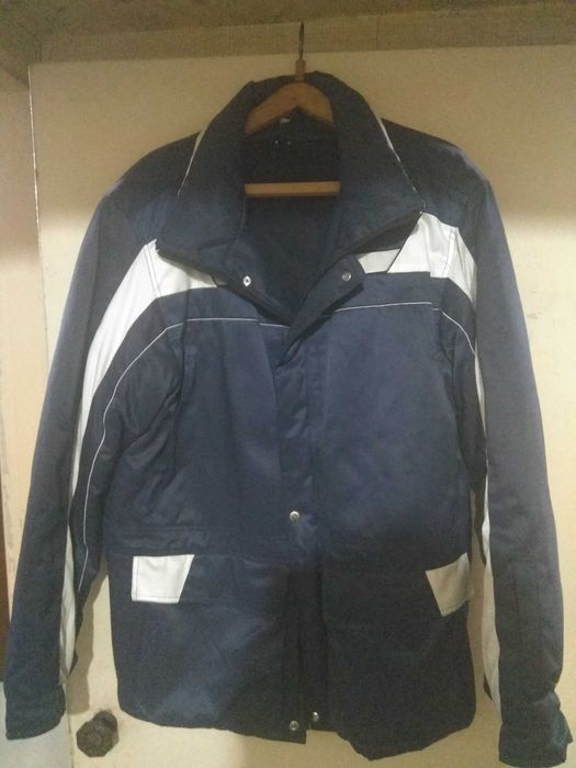 теплая фирменная  куртка, на рост 170-180 размер на вороте 48