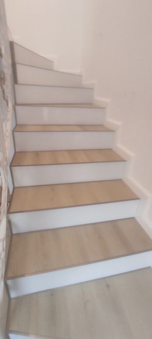 Montaj uși și parchet