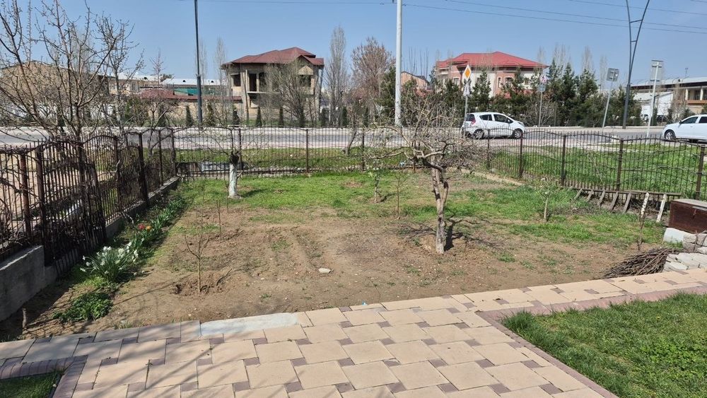 Продаётся 5 комн. Первый этаж. Юнусабад-9 квл