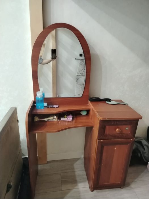 Продам шкаф и столик