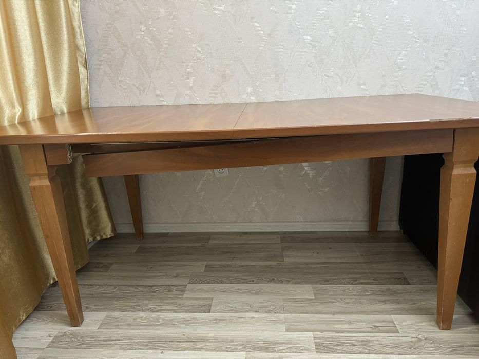 Стол гостинный