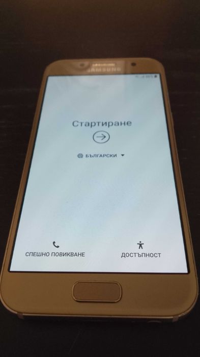 Телефон Samsung Galaxy A3 (2017)