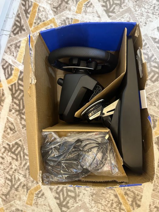Продам игровой руль Logitech G29 Driving force