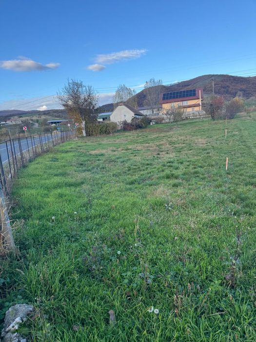 Casă la 4 km de centrul orasului Simeria.