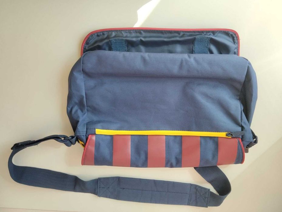 НОВА чанта за рамо Barcelona, раница за училище