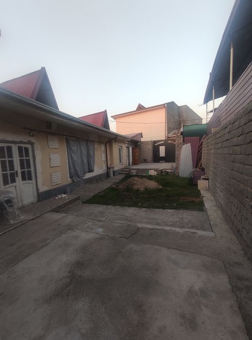 Самарканд Дарвоза махалласида 2 сотих 3хона участка сотилади