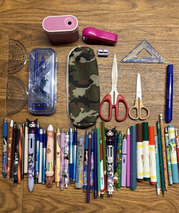 Канцелярия, фломастеры, ручки, блокноты,пастель