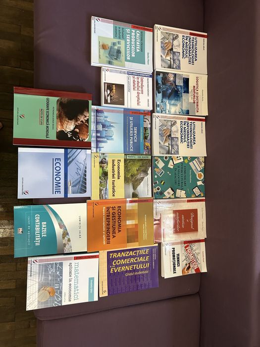 Vând manuale facultate BUSINESS