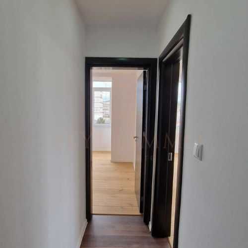 Продава се Тристаен апартамент в Разград, Център - 70 кв.м за 1929 €/кв.м - Снимка #4