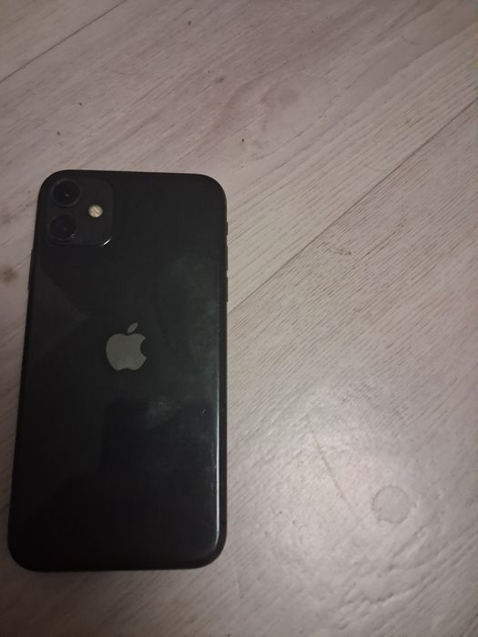 Продам Айфон 11  без каропка