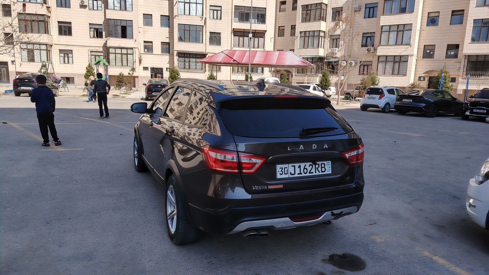 Лада веста крос..