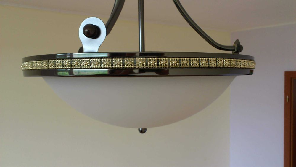 Продавам три вида полилеи за таван