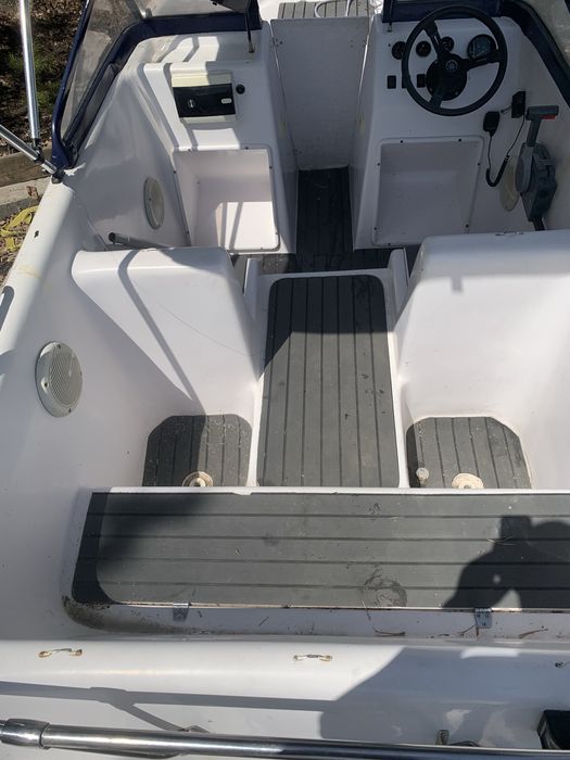 Катер немтун с мотором,сел и поплыл