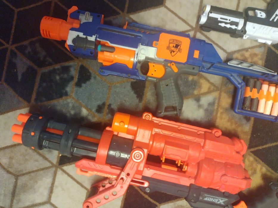 Продам Бластер Нерф Н страйк элит stockade+ 2 пистолета,