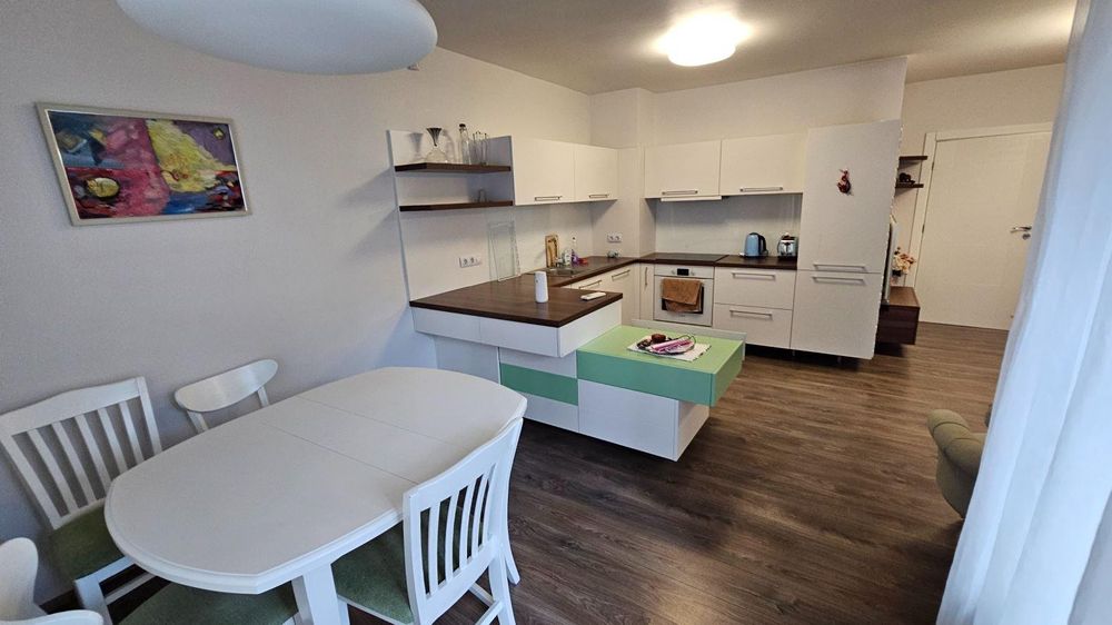 Дава се под наем Тристаен апартамент в Варна, Базар Левски - 100 кв.м за 750 € - Снимка #1