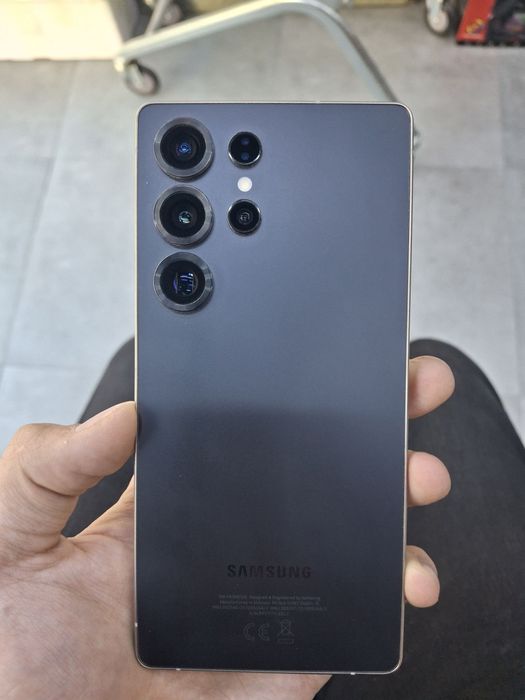 Samsung galaxy S 25 Ultra . 12/256 Память .