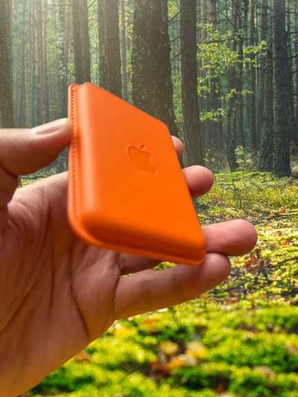 Apple Leather Wallet cu animatie Apple