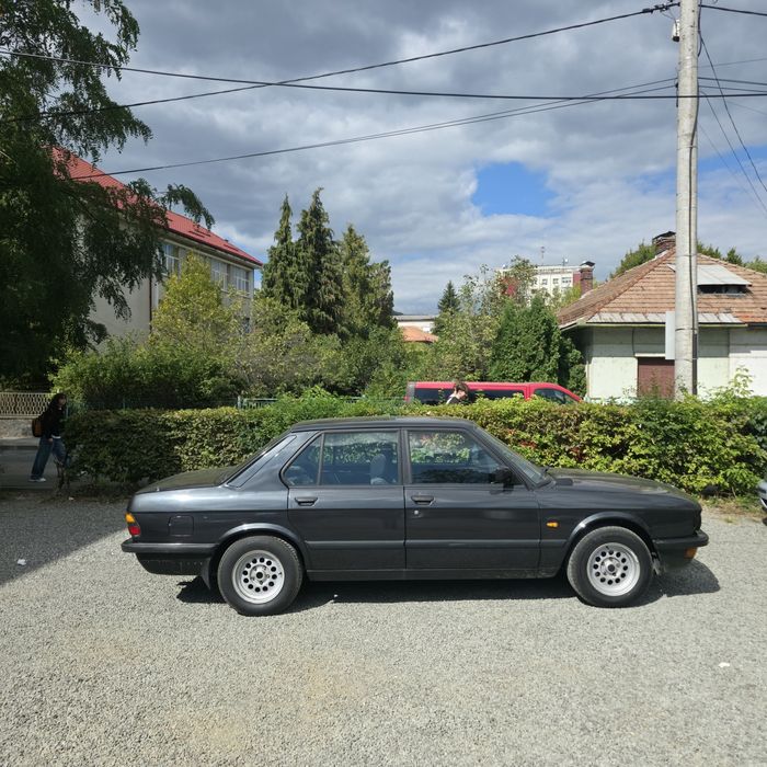 BMW Seria 5 1987 — imagine 2