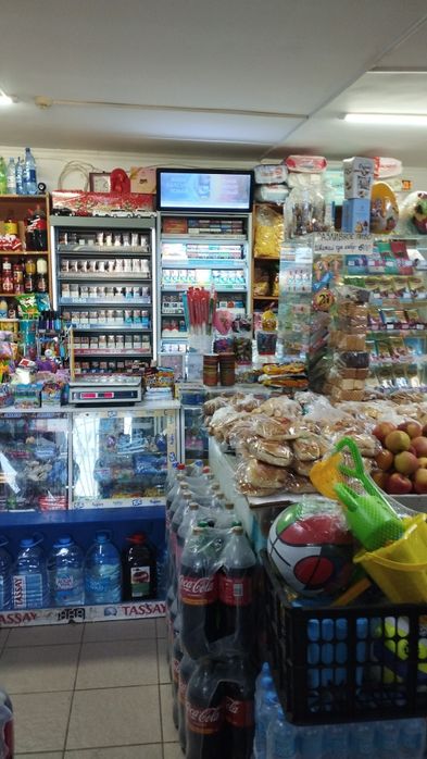 Срочно продам два магазина и квартиру