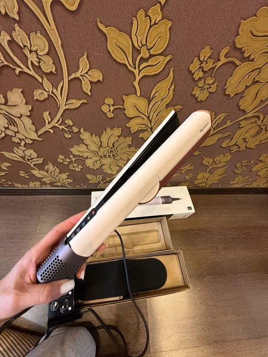 Продам dyson airstrait