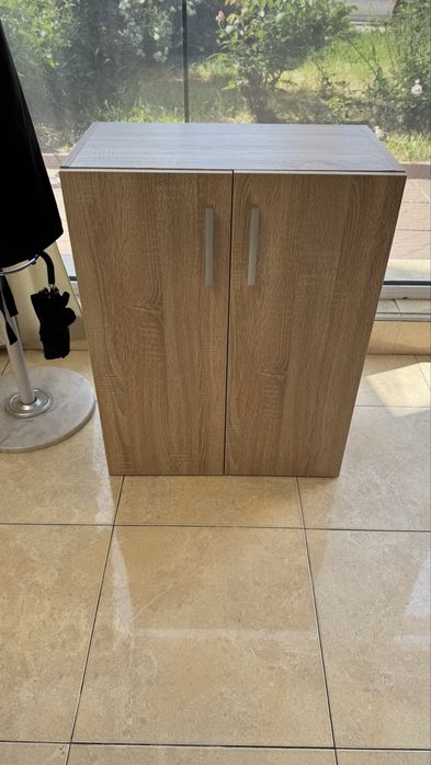 Стенна етажерка и шкаф